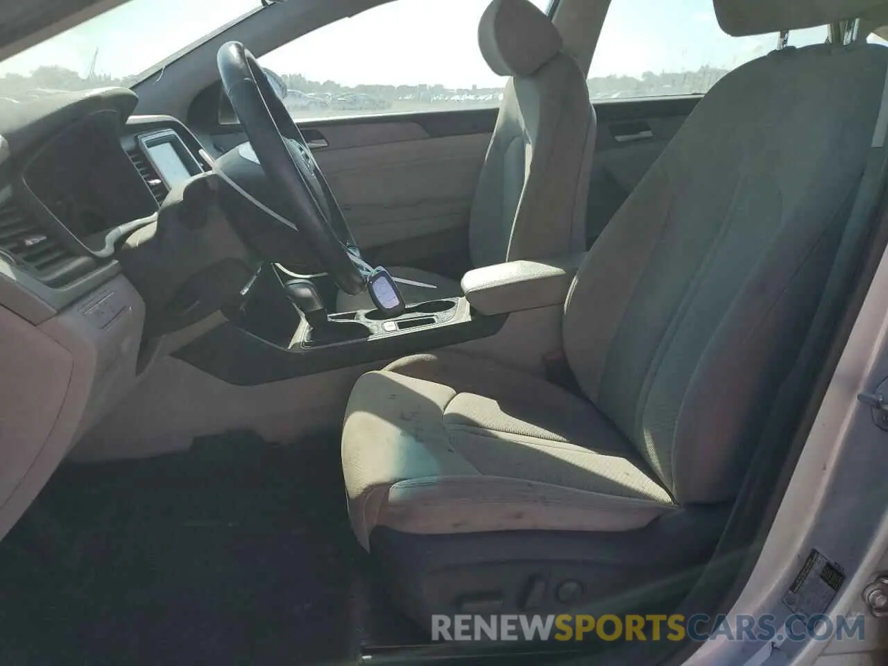 7 Photograph of a damaged car 5NPE34AF2KH773887 HYUNDAI SONATA 2019
