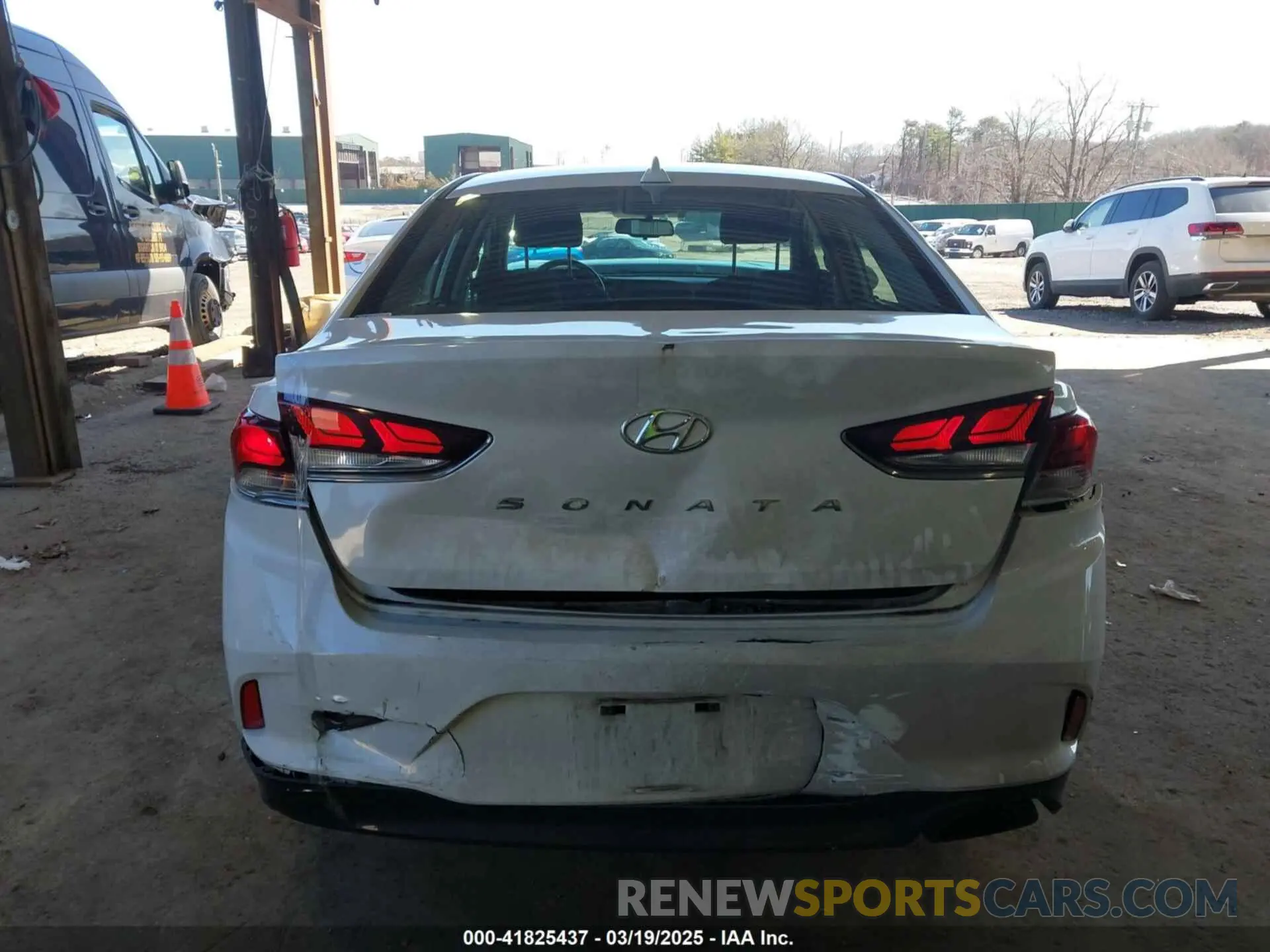 16 Photograph of a damaged car 5NPE34AF2KH806872 HYUNDAI SONATA 2019