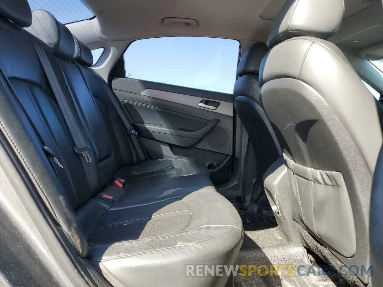 10 Photograph of a damaged car 5NPE34AF3KH748383 HYUNDAI SONATA 2019