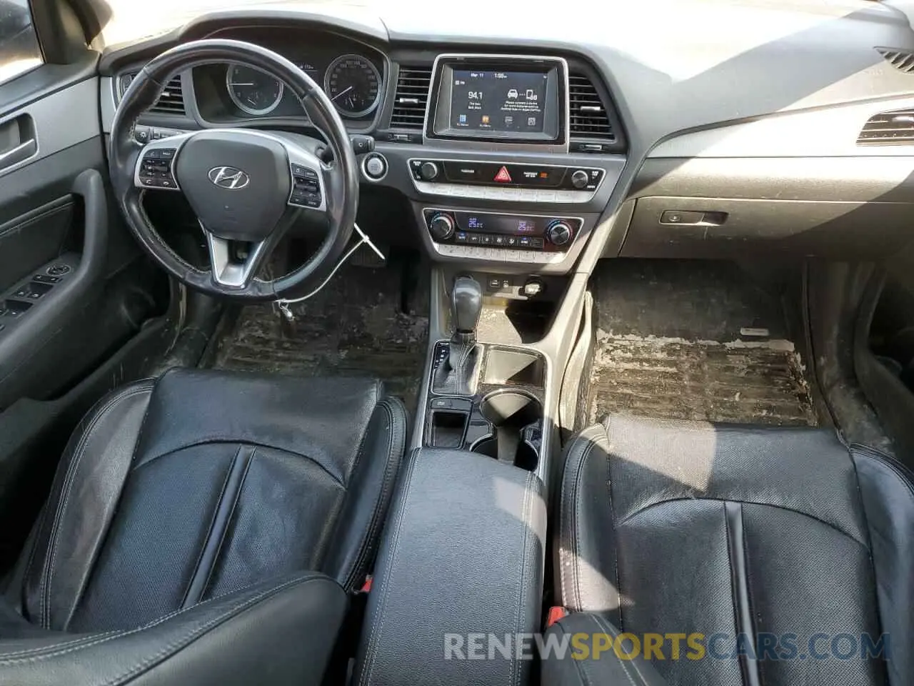 8 Photograph of a damaged car 5NPE34AF3KH748383 HYUNDAI SONATA 2019