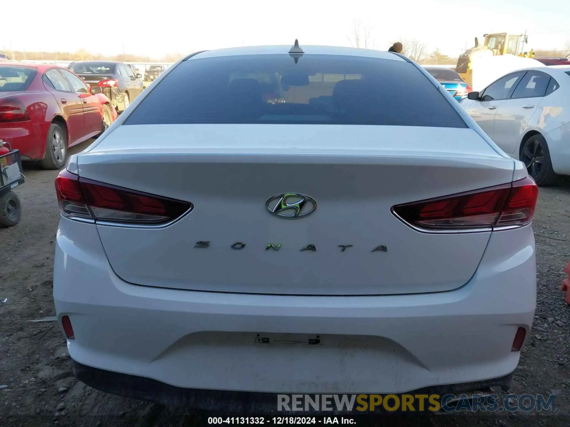 17 Photograph of a damaged car 5NPE34AF3KH766320 HYUNDAI SONATA 2019