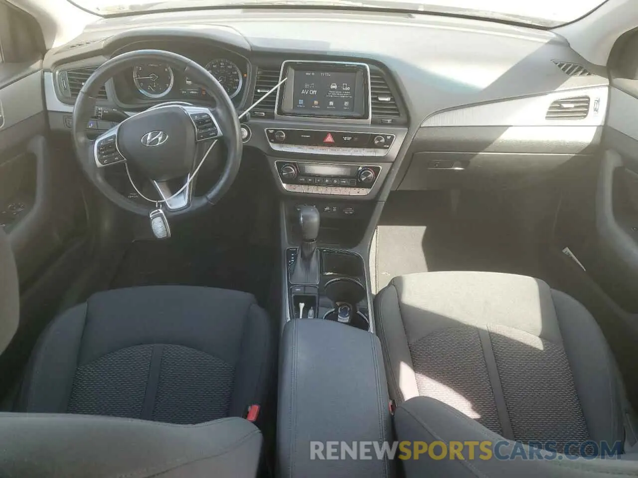 8 Photograph of a damaged car 5NPE34AF4KH781134 HYUNDAI SONATA 2019