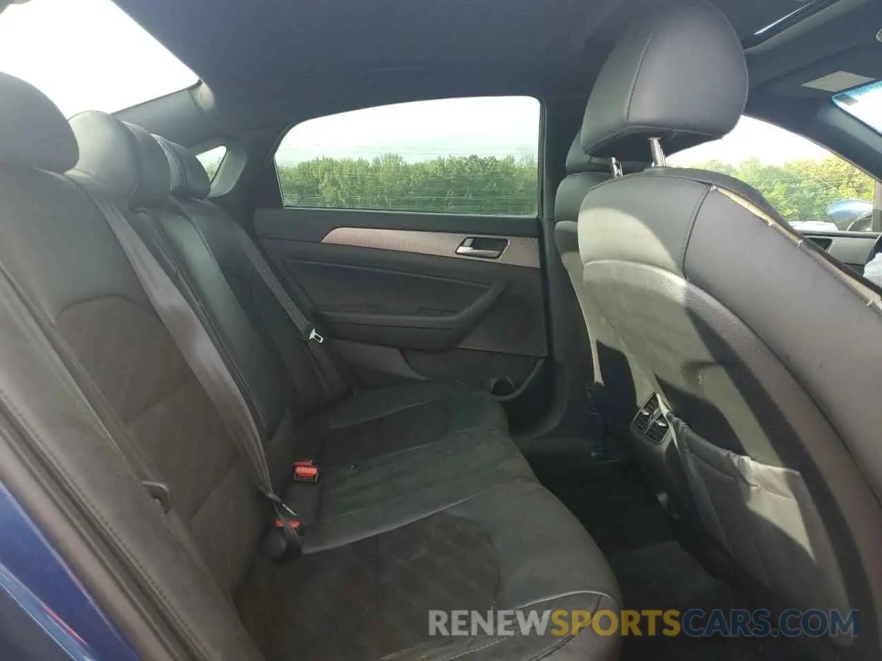 10 Photograph of a damaged car 5NPE34AF5KH731360 HYUNDAI SONATA 2019