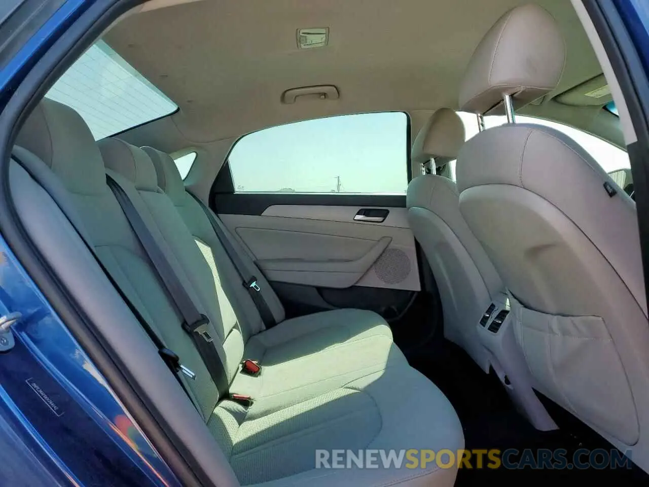 10 Photograph of a damaged car 5NPE34AF6KH764142 HYUNDAI SONATA 2019