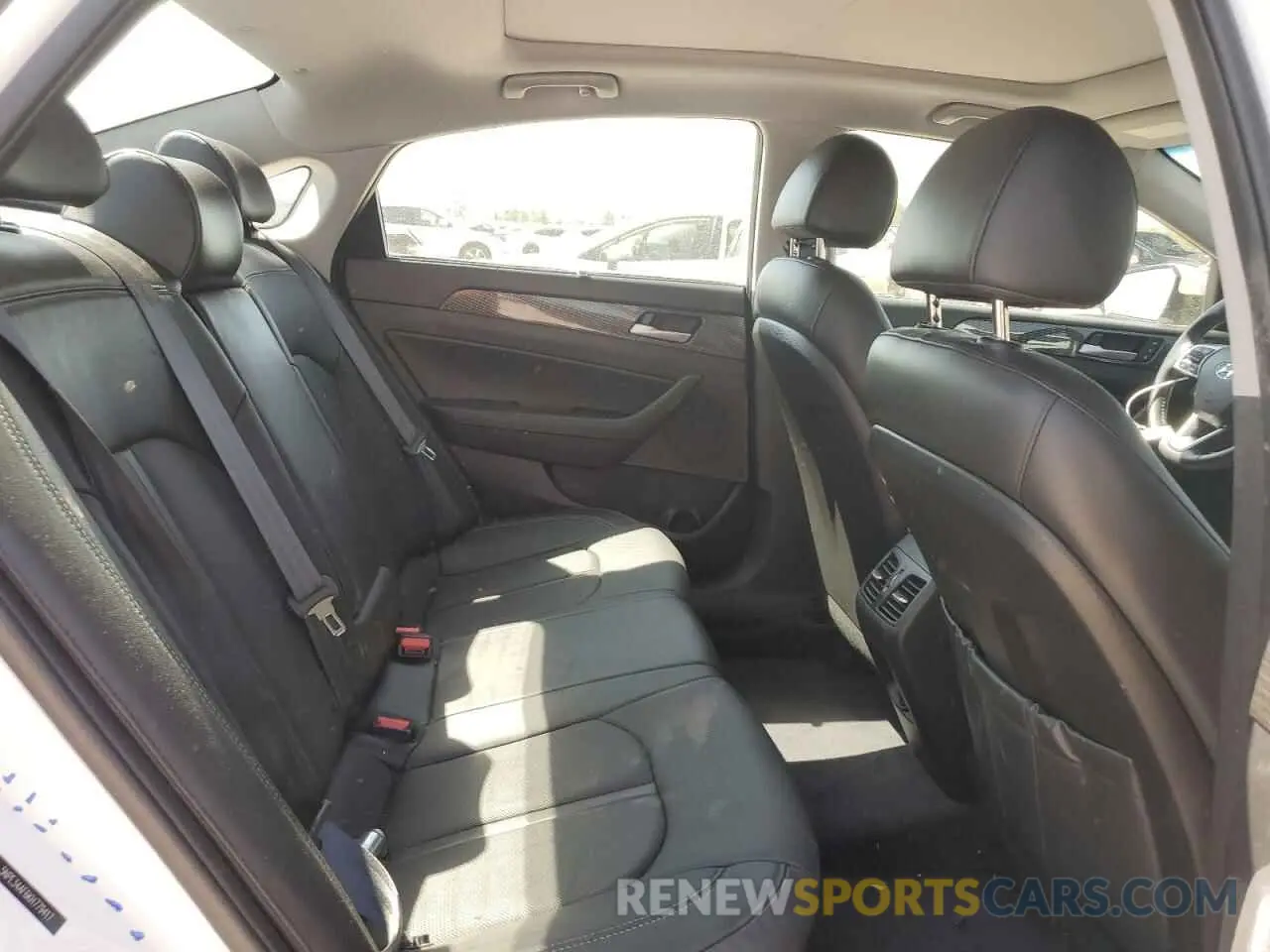 10 Photograph of a damaged car 5NPE34AF6KH779417 HYUNDAI SONATA 2019