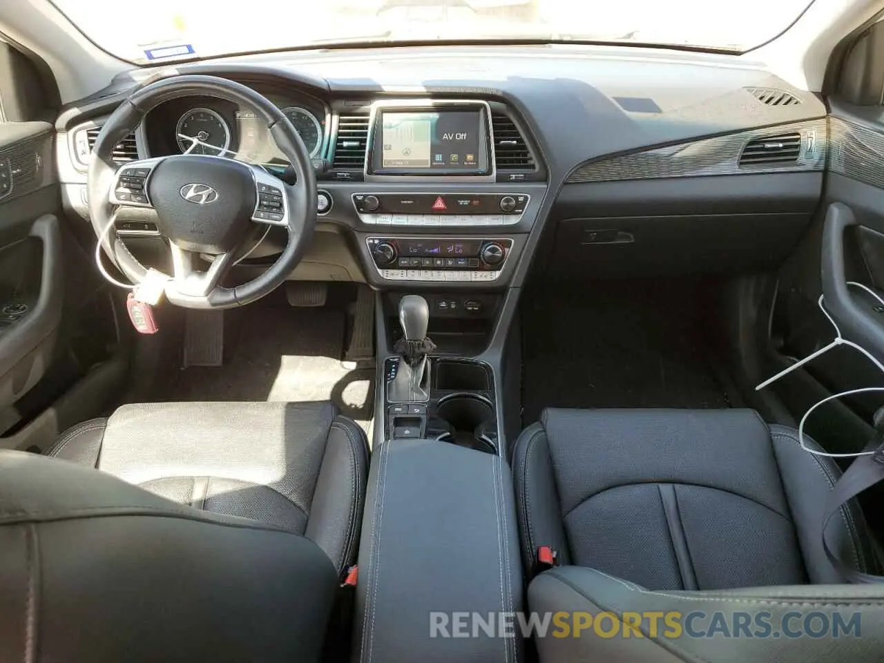 8 Photograph of a damaged car 5NPE34AF6KH779417 HYUNDAI SONATA 2019