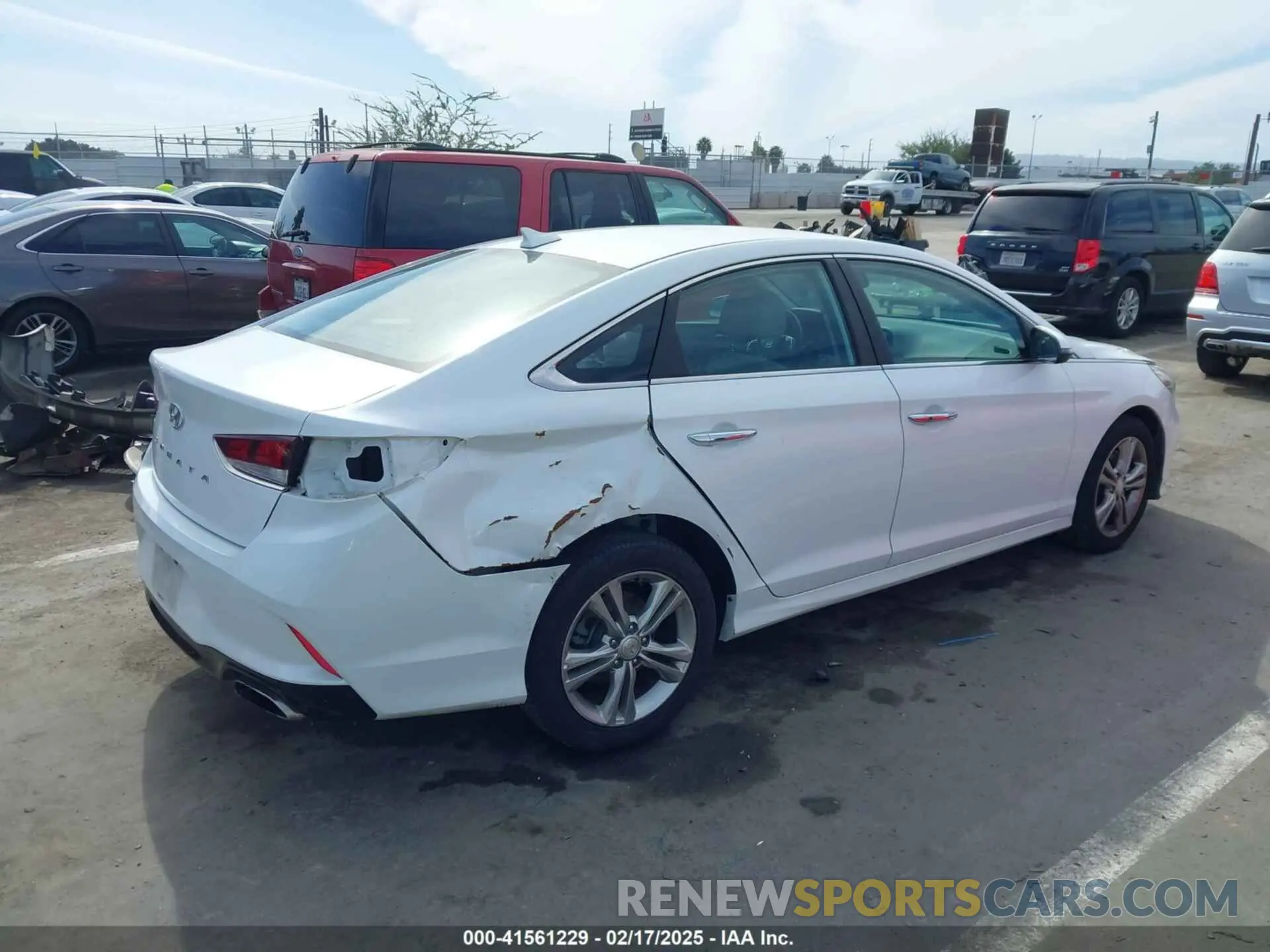 4 Photograph of a damaged car 5NPE34AF6KH786609 HYUNDAI SONATA 2019