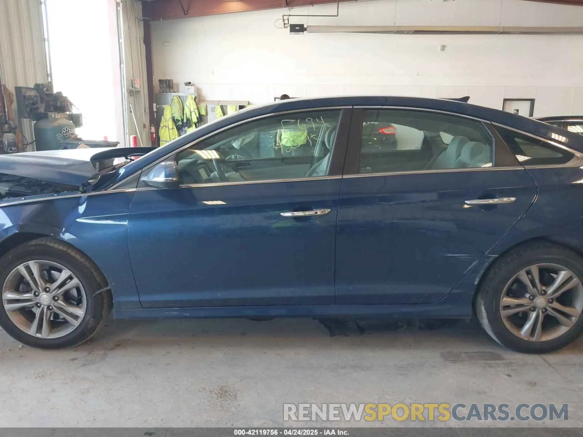 14 Photograph of a damaged car 5NPE34AF7KH772590 HYUNDAI SONATA 2019
