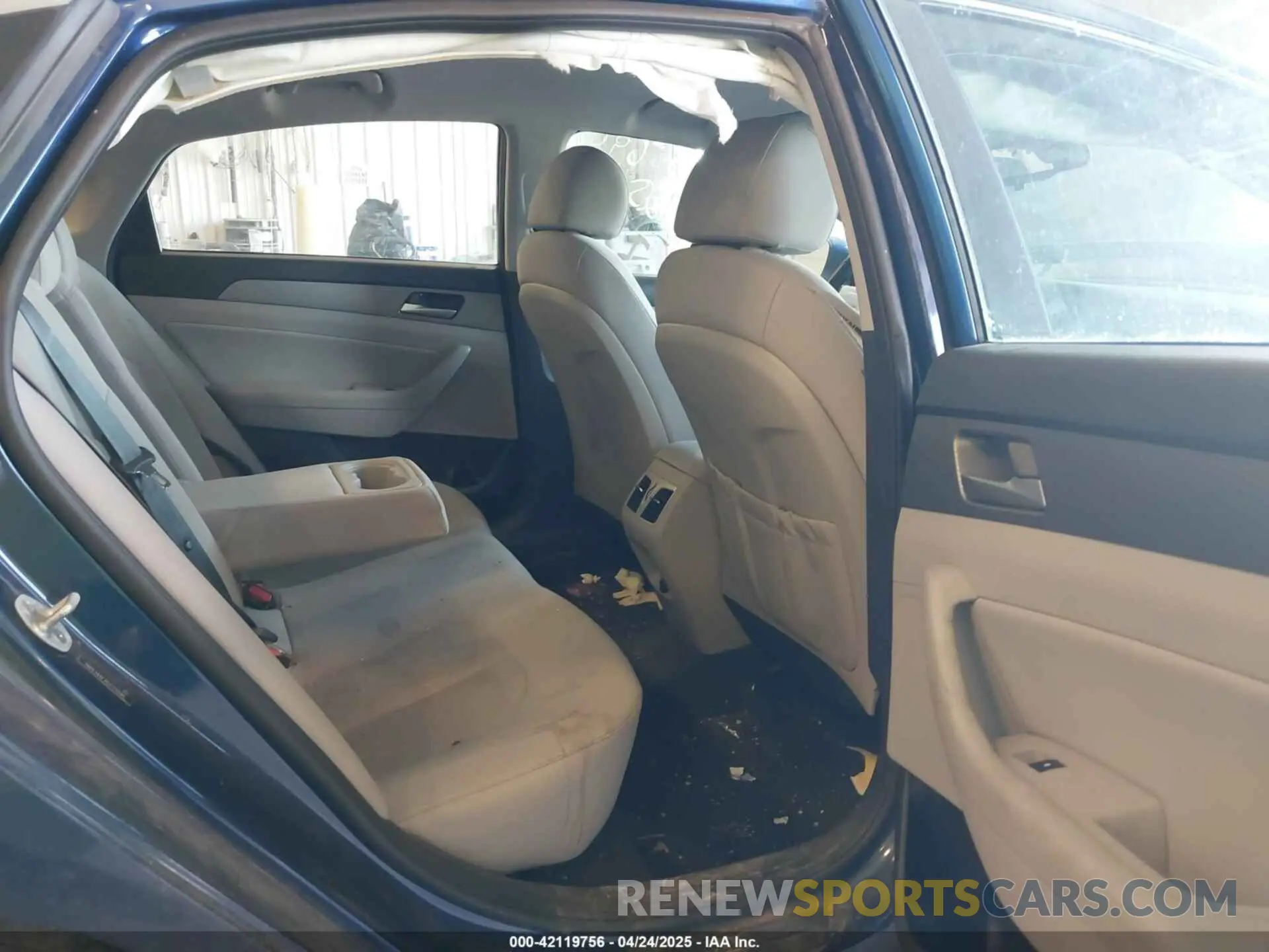 8 Photograph of a damaged car 5NPE34AF7KH772590 HYUNDAI SONATA 2019