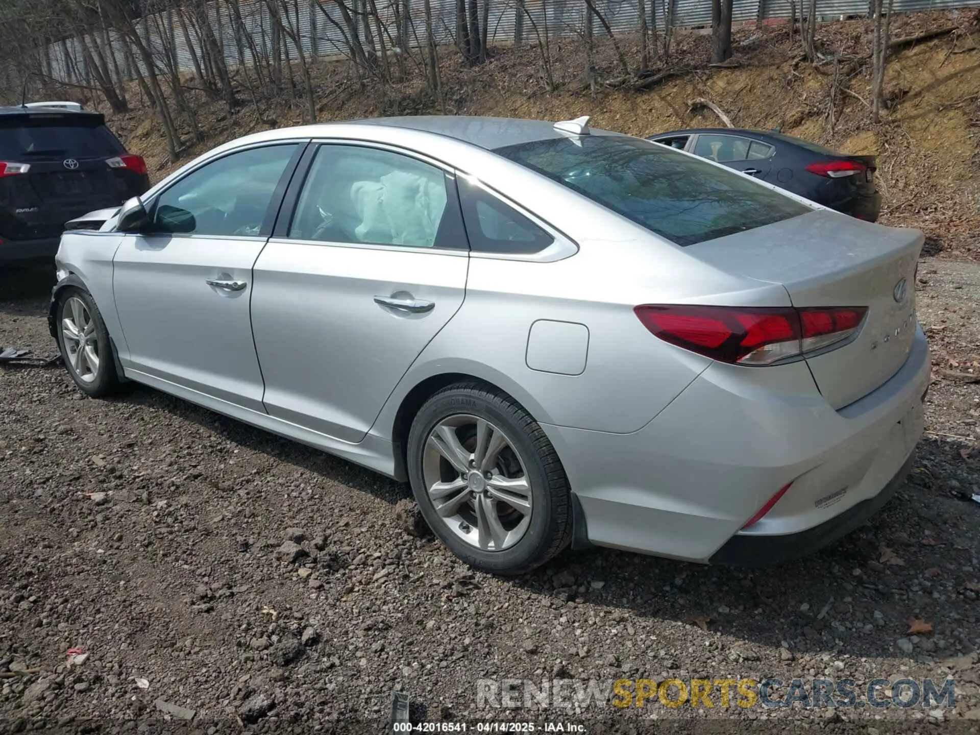3 Photograph of a damaged car 5NPE34AF8KH732521 HYUNDAI SONATA 2019