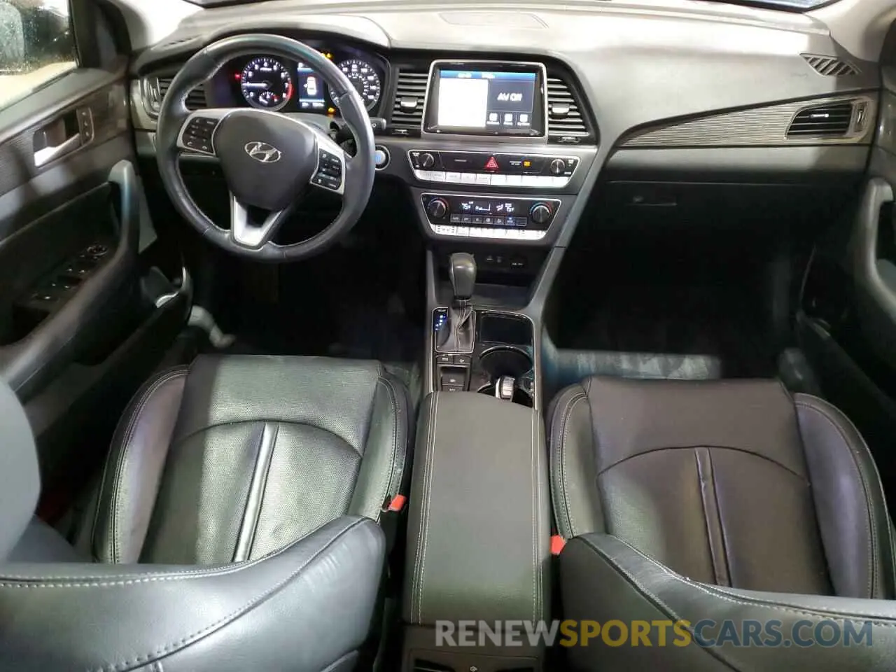 8 Photograph of a damaged car 5NPE34AF8KH735760 HYUNDAI SONATA 2019