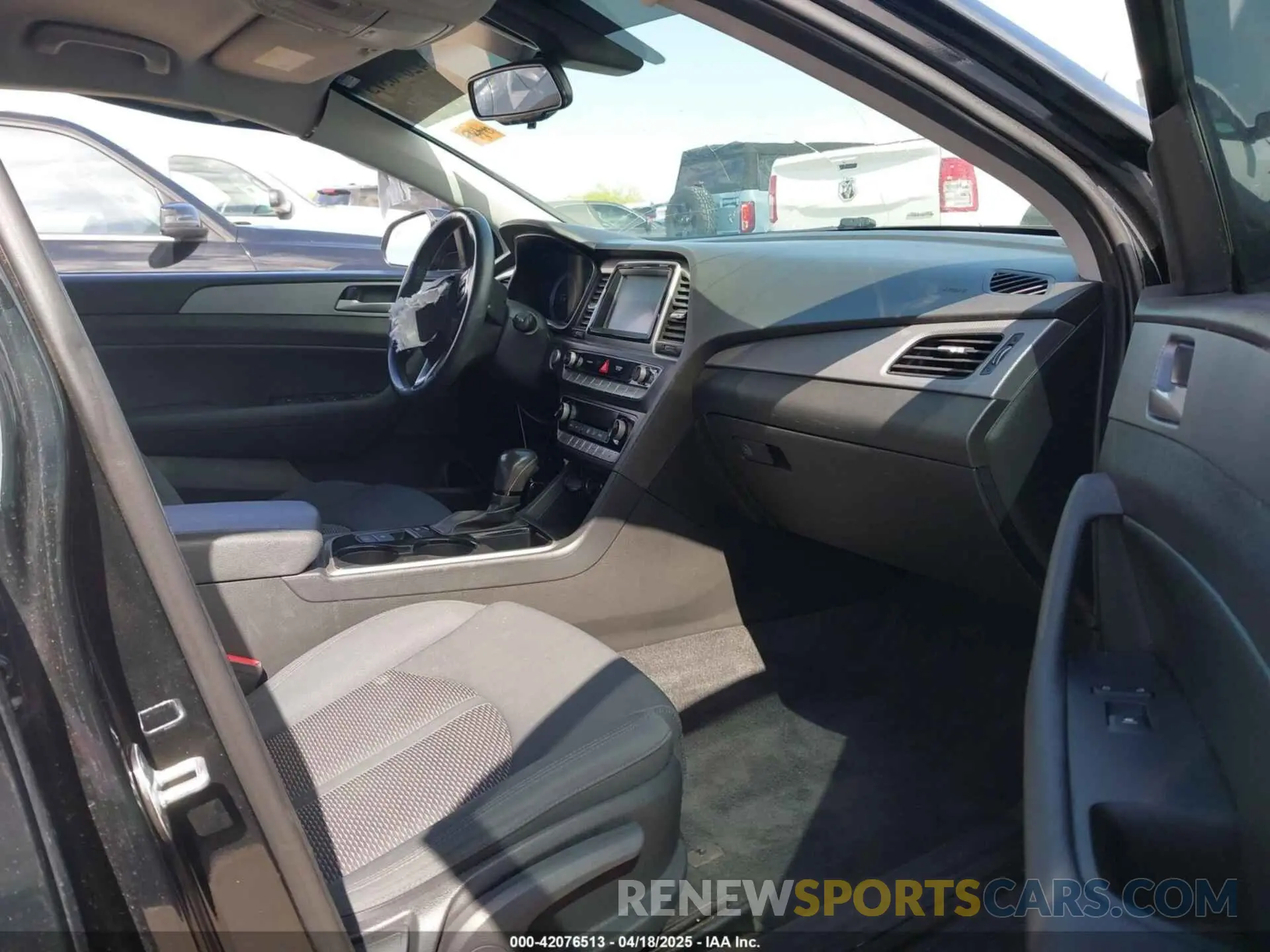 5 Фотография поврежденного автомобиля 5NPE34AF8KH739095 HYUNDAI SONATA 2019