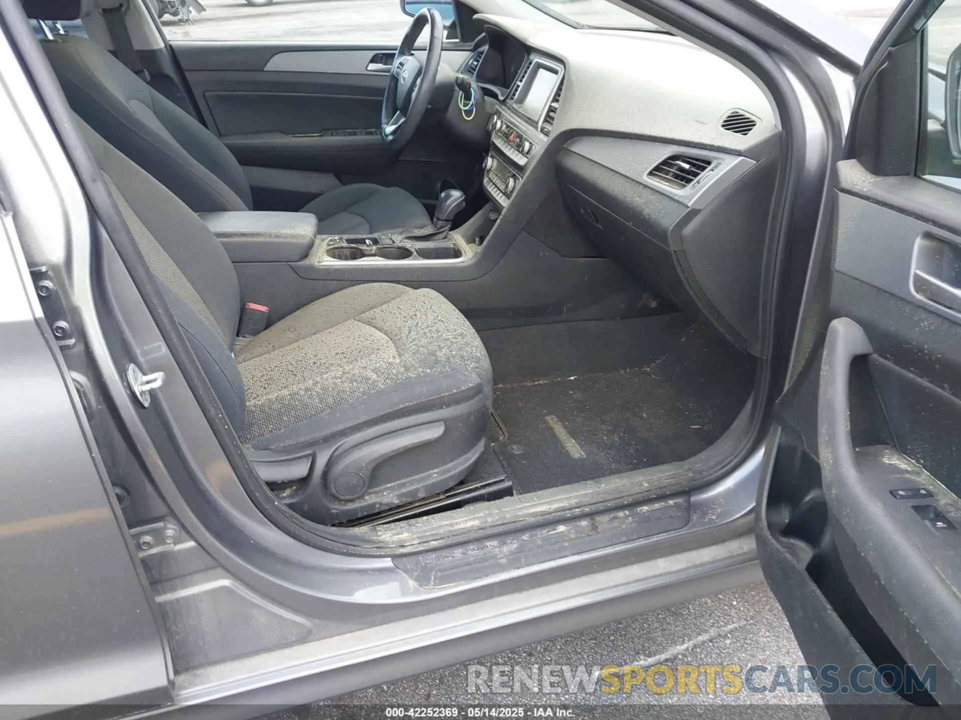 5 Фотография поврежденного автомобиля 5NPE34AF8KH747665 HYUNDAI SONATA 2019