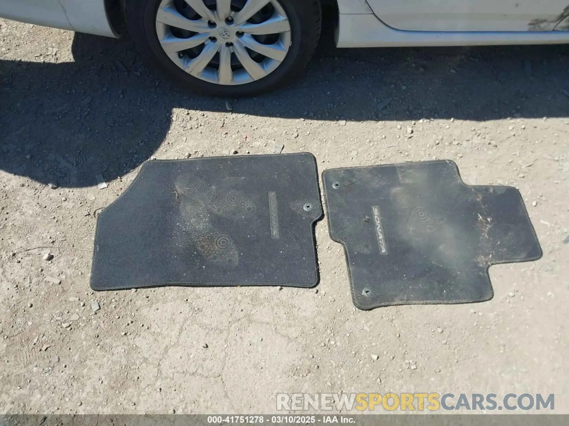 11 Photograph of a damaged car 5NPE34AF8KH751764 HYUNDAI SONATA 2019