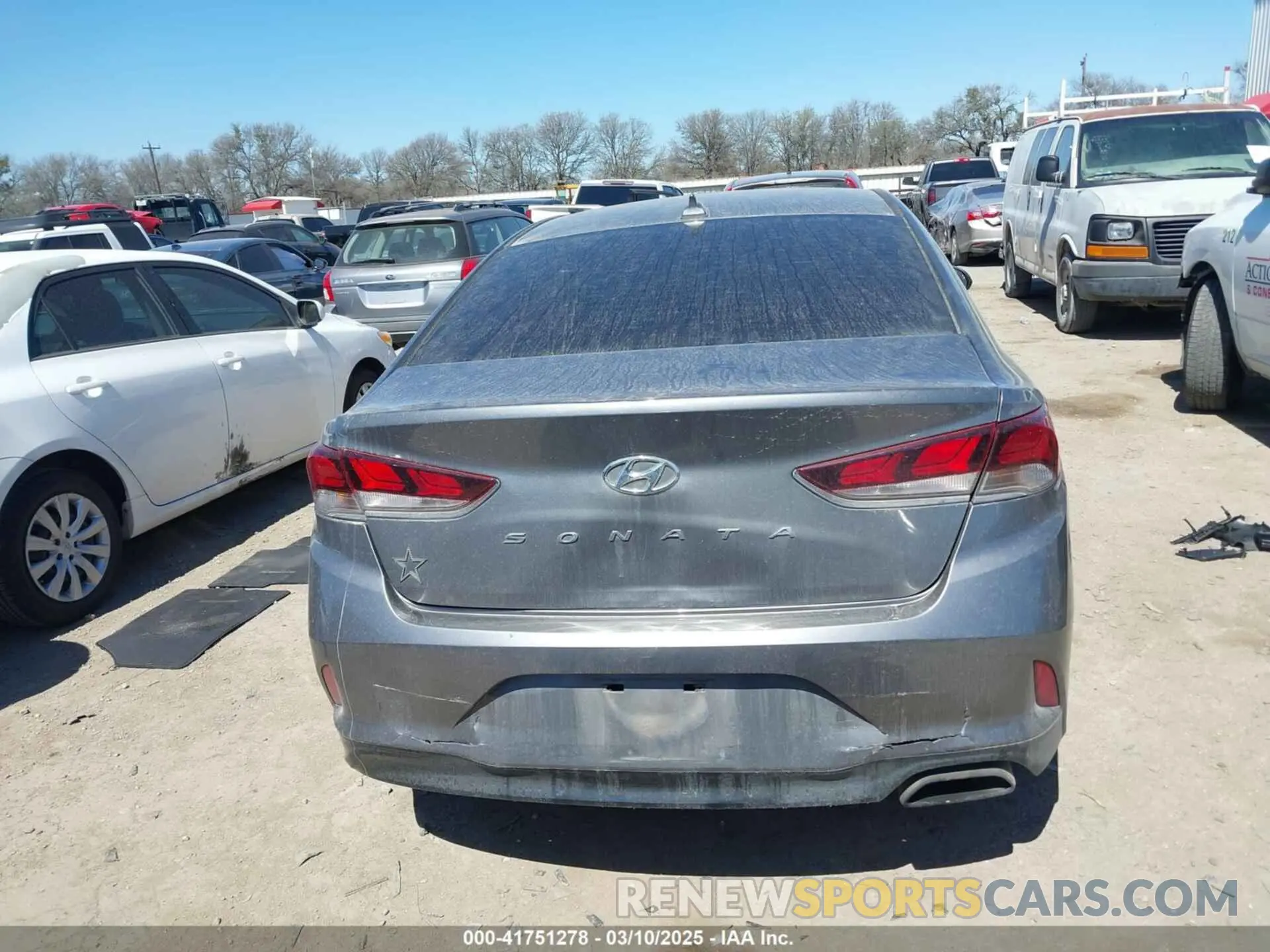 16 Photograph of a damaged car 5NPE34AF8KH751764 HYUNDAI SONATA 2019