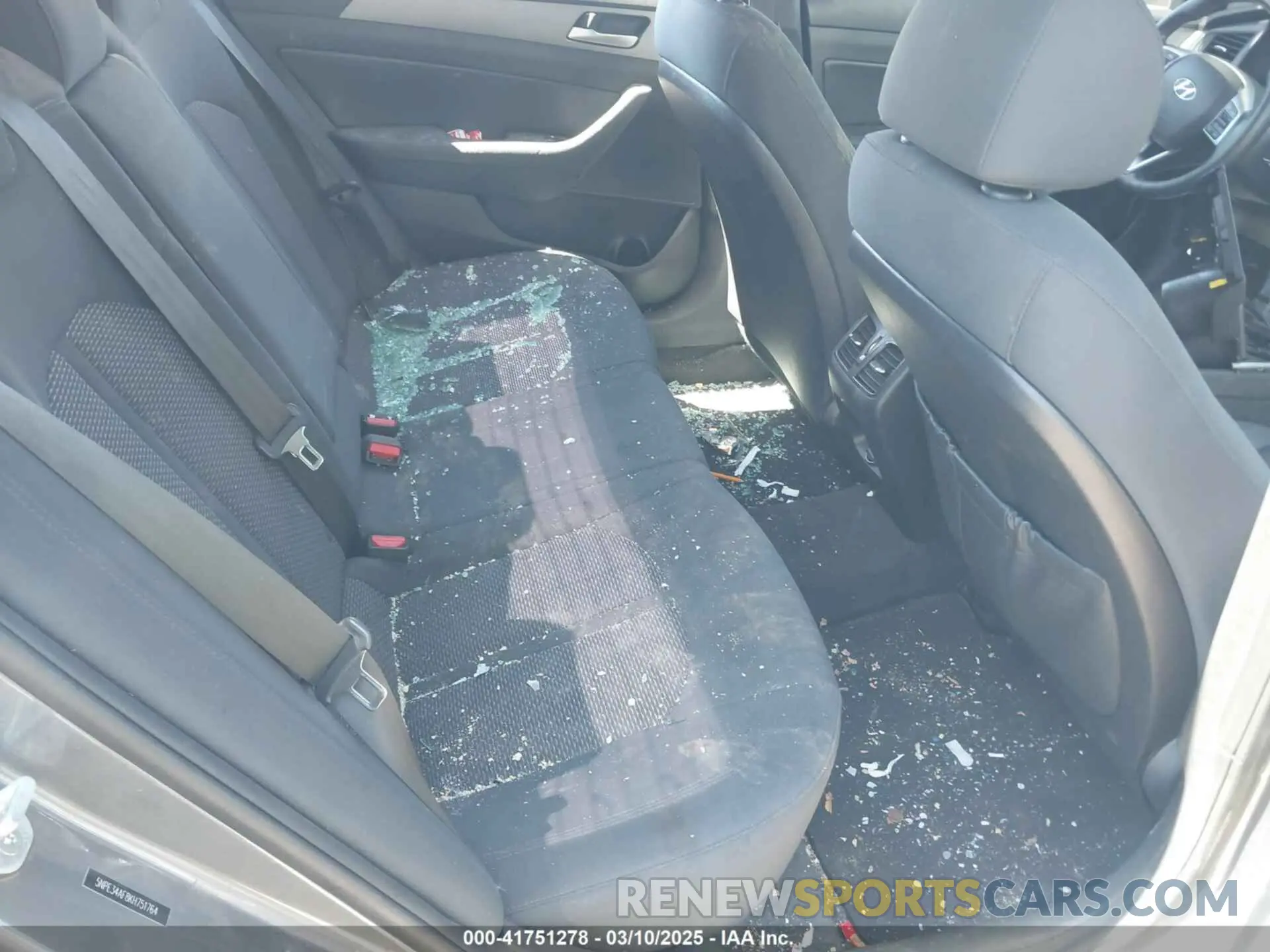 8 Photograph of a damaged car 5NPE34AF8KH751764 HYUNDAI SONATA 2019