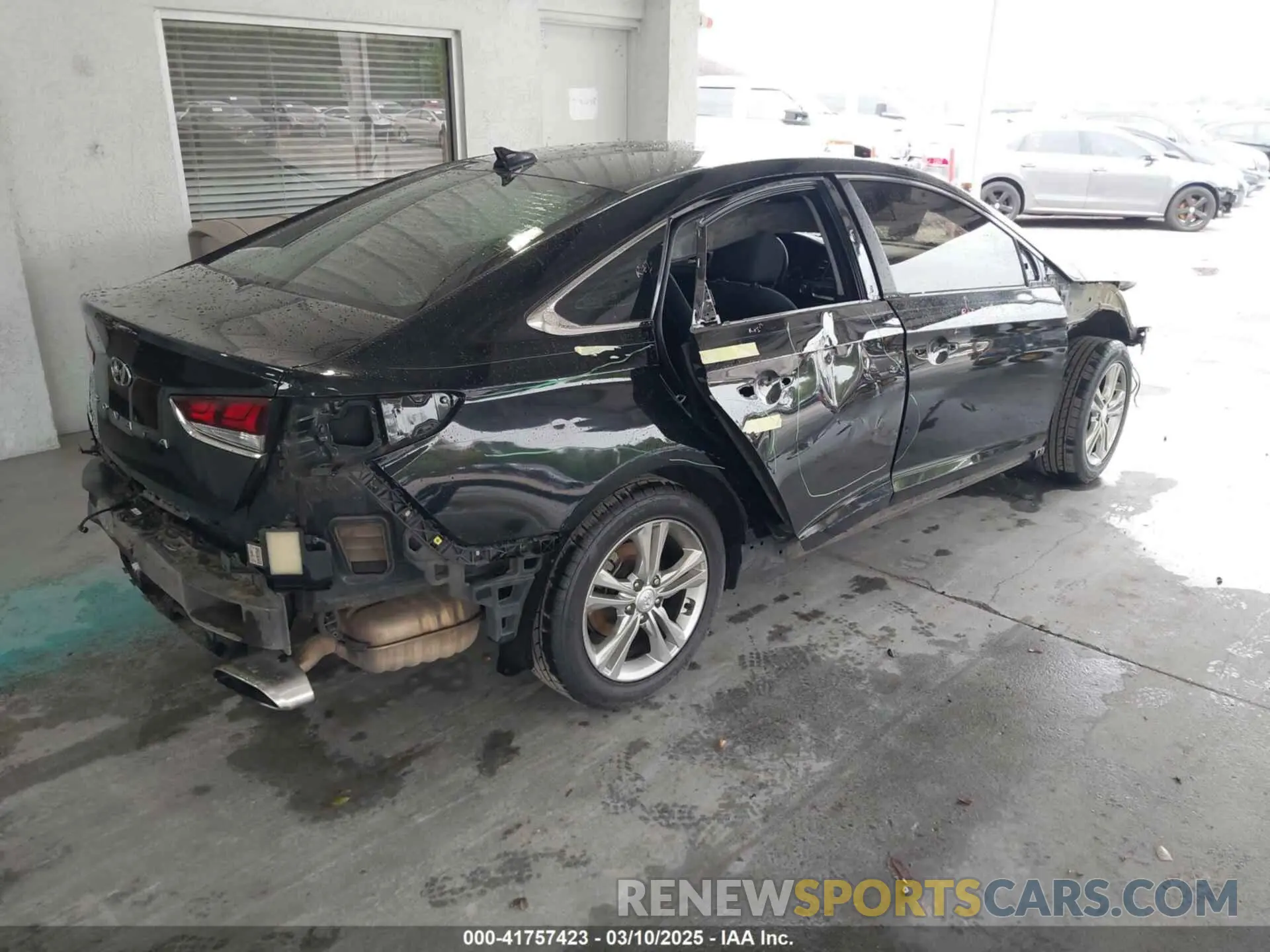 4 Photograph of a damaged car 5NPE34AF8KH768998 HYUNDAI SONATA 2019