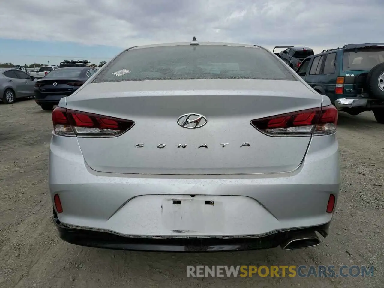 6 Photograph of a damaged car 5NPE34AF8KH770704 HYUNDAI SONATA 2019