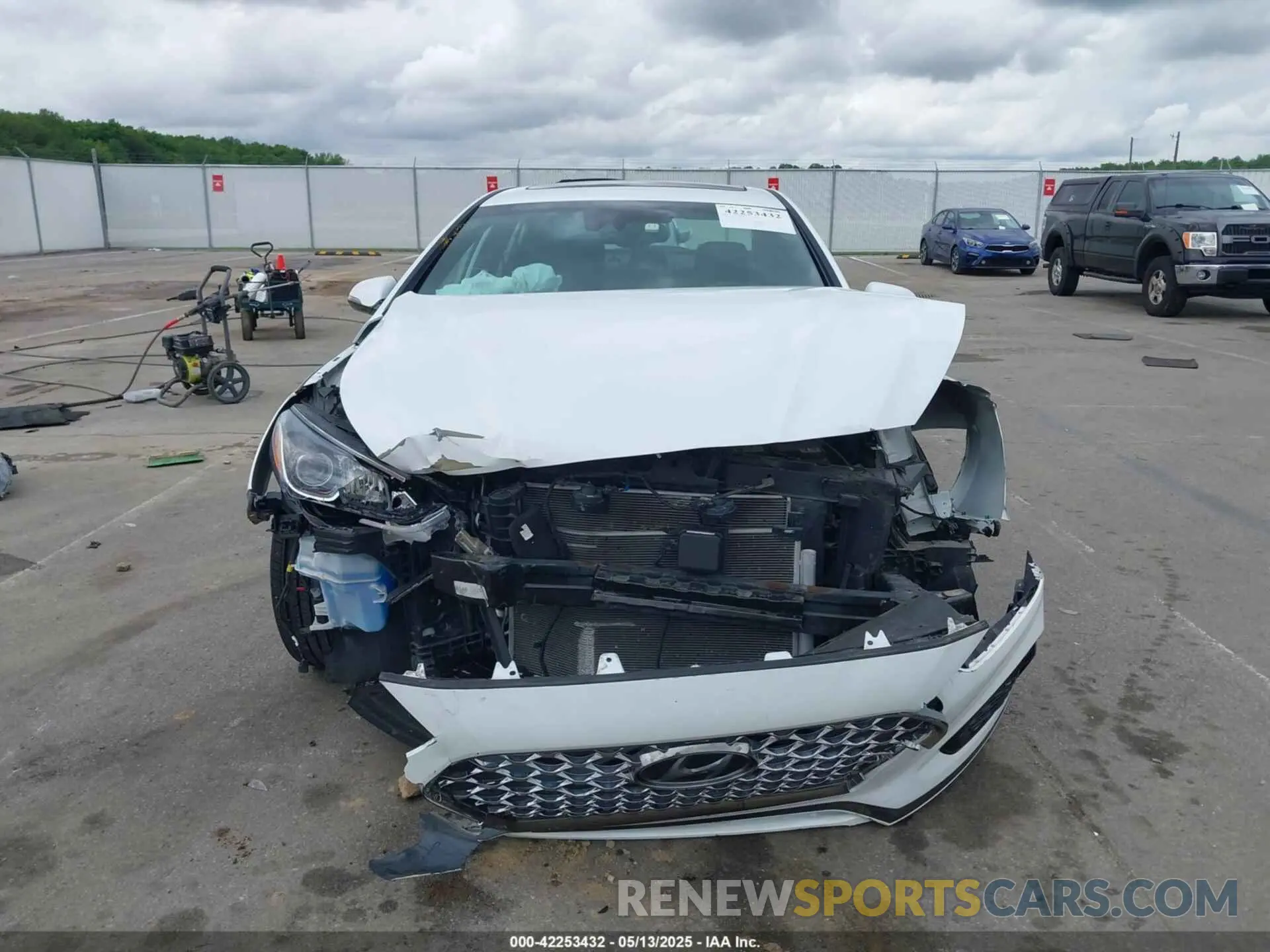 12 Photograph of a damaged car 5NPE34AF8KH816113 HYUNDAI SONATA 2019