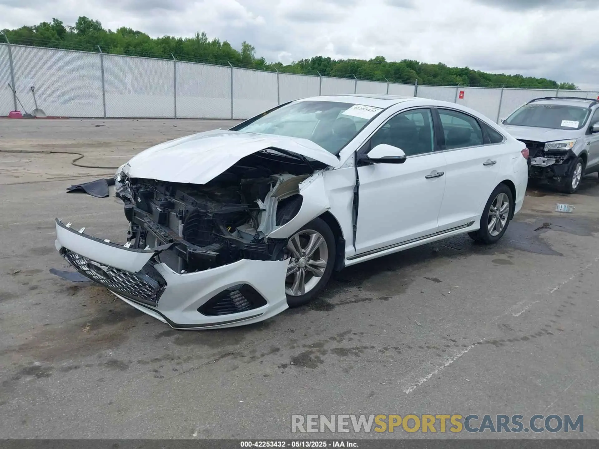 2 Photograph of a damaged car 5NPE34AF8KH816113 HYUNDAI SONATA 2019