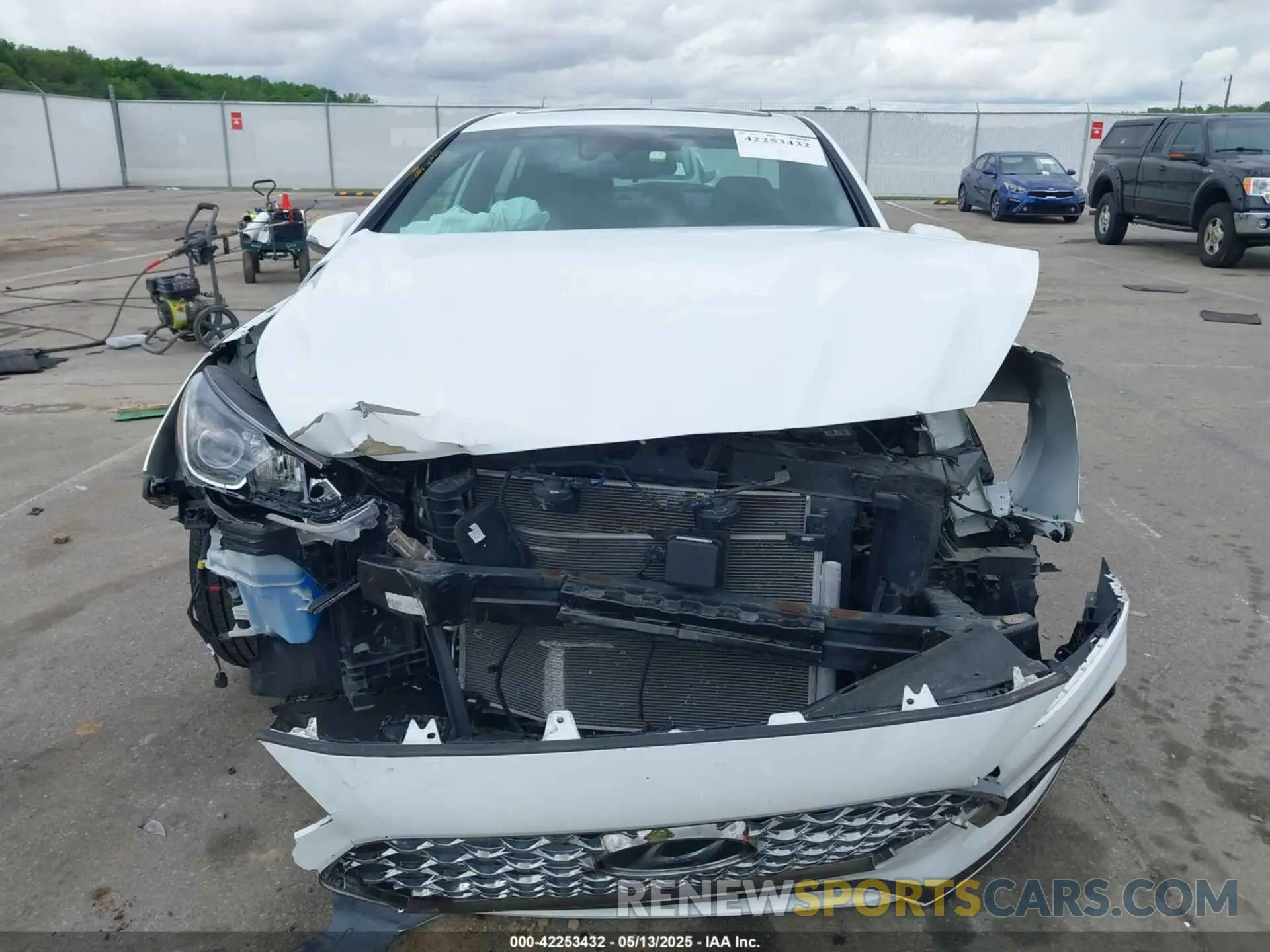 6 Photograph of a damaged car 5NPE34AF8KH816113 HYUNDAI SONATA 2019