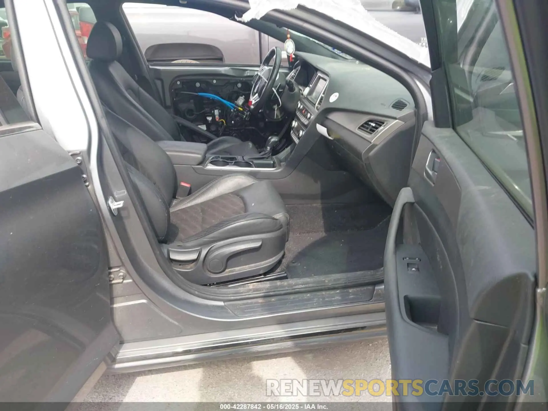 5 Photograph of a damaged car 5NPE34AF9KH767097 HYUNDAI SONATA 2019
