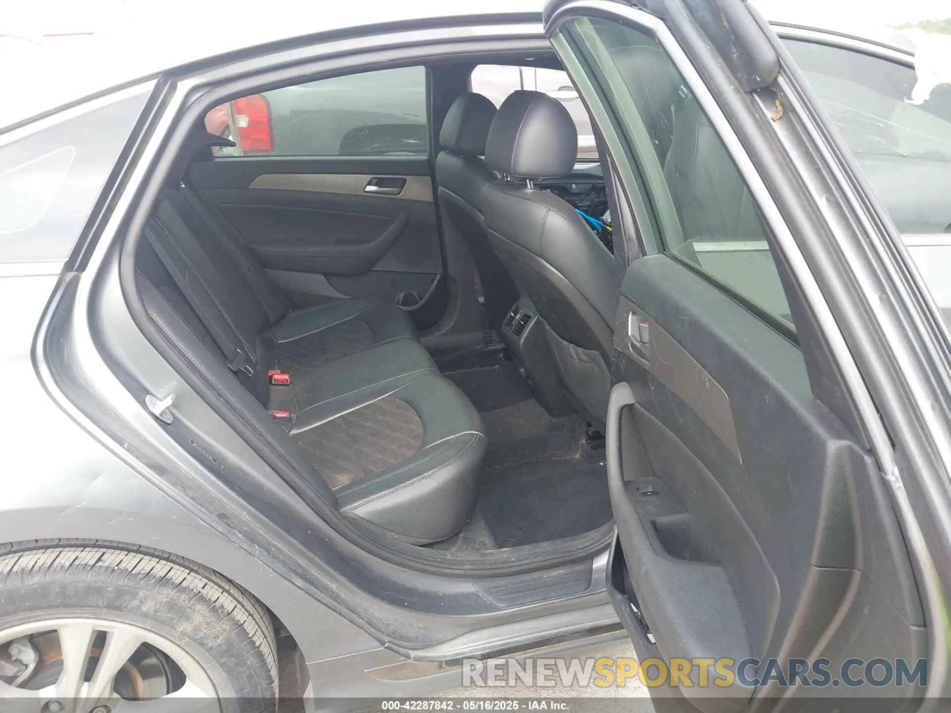 8 Photograph of a damaged car 5NPE34AF9KH767097 HYUNDAI SONATA 2019