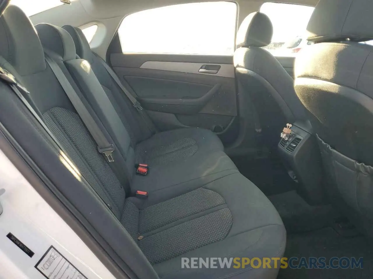 10 Photograph of a damaged car 5NPE34AF9KH770971 HYUNDAI SONATA 2019