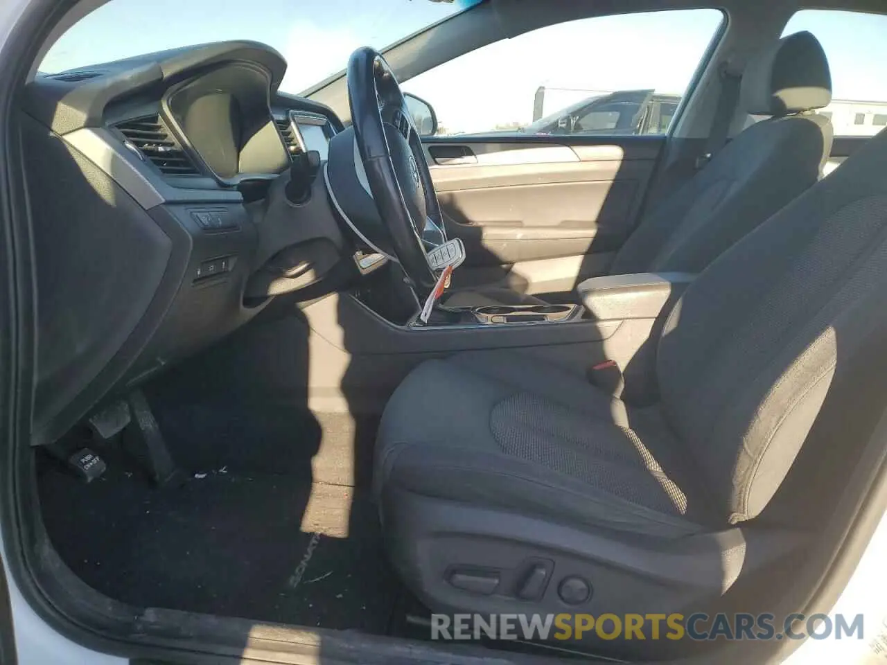 7 Photograph of a damaged car 5NPE34AF9KH770971 HYUNDAI SONATA 2019