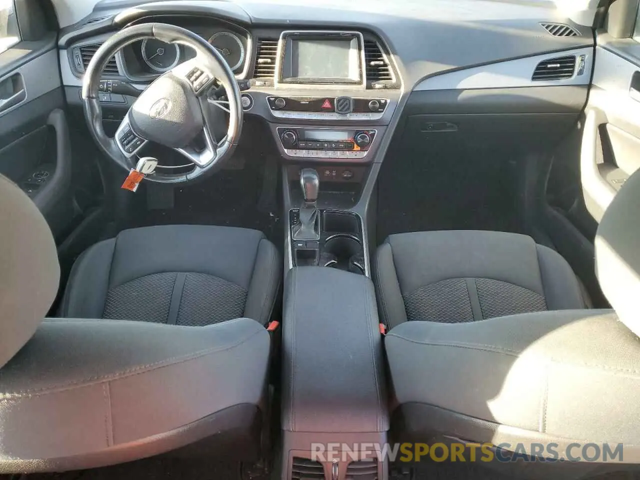8 Photograph of a damaged car 5NPE34AF9KH770971 HYUNDAI SONATA 2019