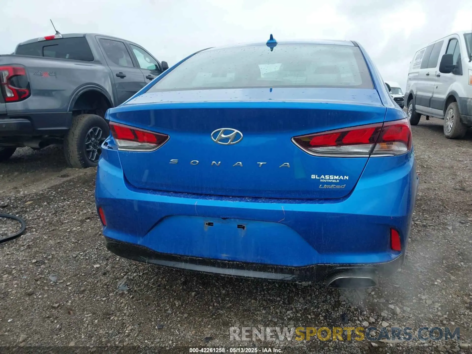 17 Photograph of a damaged car 5NPE34AF9KH776723 HYUNDAI SONATA 2019