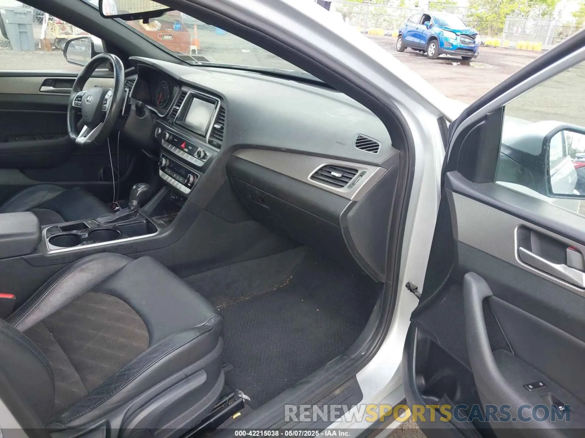 5 Фотография поврежденного автомобиля 5NPE34AFXKH740037 HYUNDAI SONATA 2019
