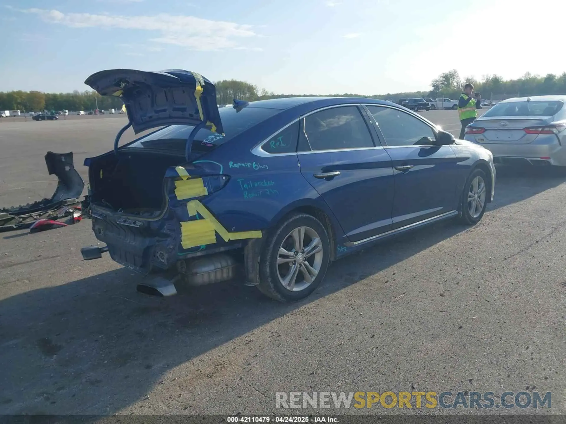4 Photograph of a damaged car 5NPE34AFXKH794423 HYUNDAI SONATA 2019