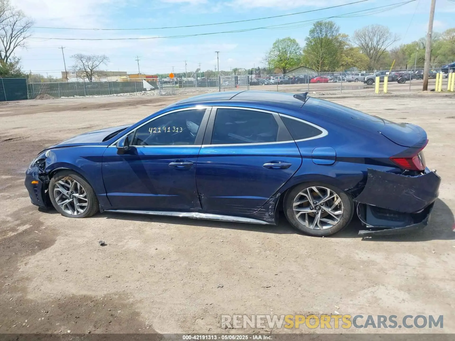 14 Photograph of a damaged car 5NPEF4JA0LH002065 HYUNDAI SONATA 2020