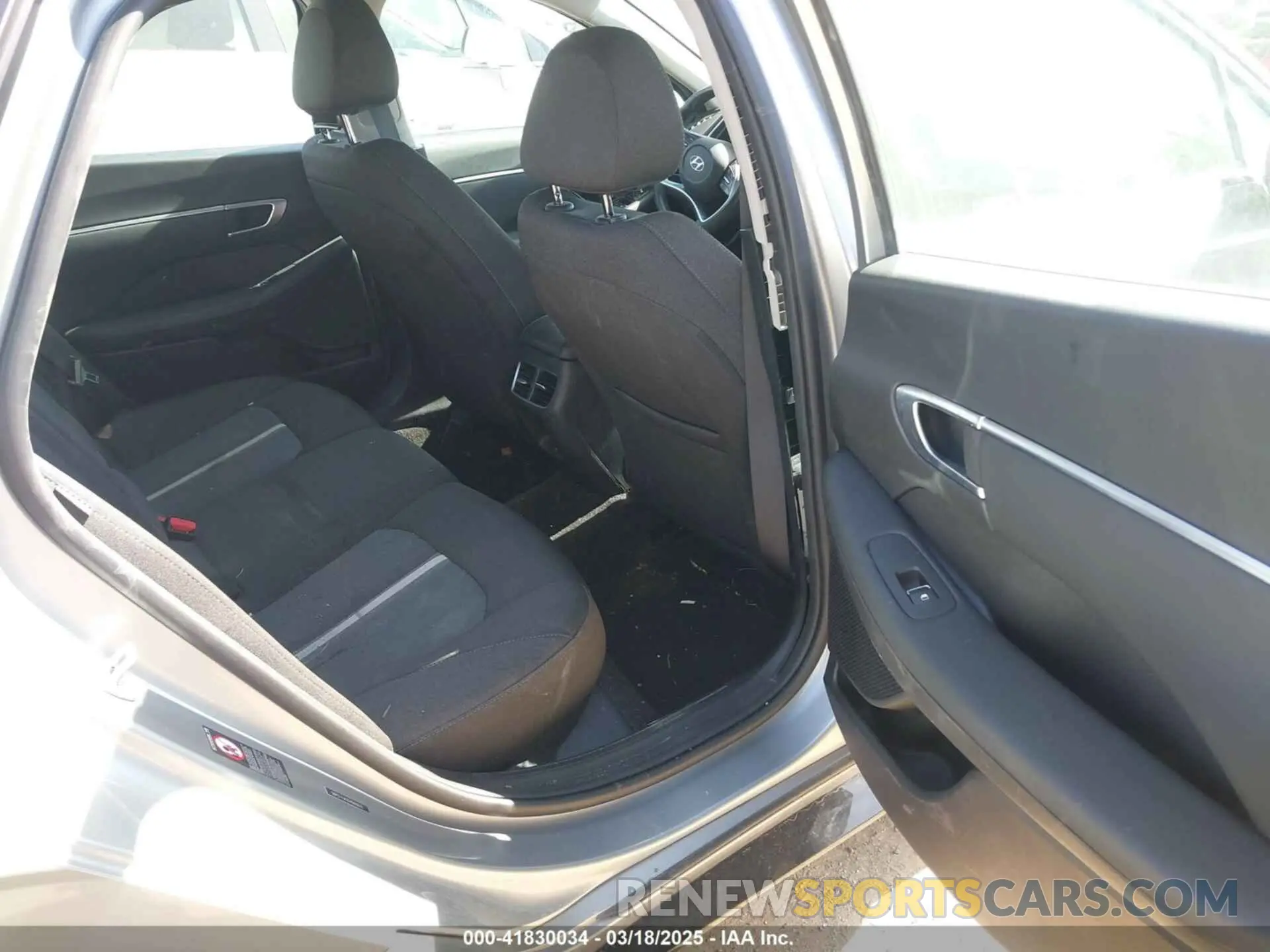 8 Photograph of a damaged car 5NPEF4JA2LH060078 HYUNDAI SONATA 2020