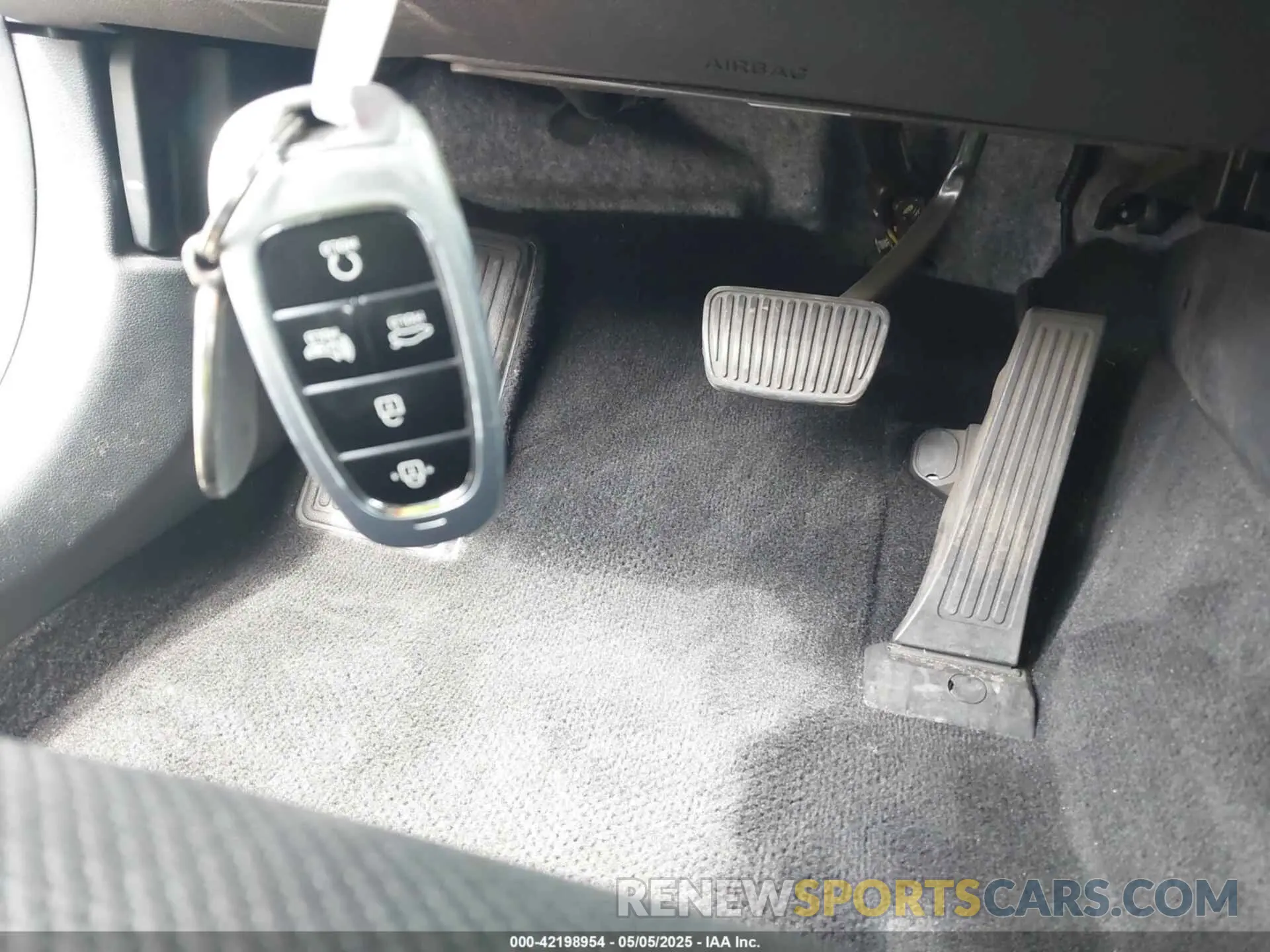 11 Photograph of a damaged car 5NPEF4JA4LH043699 HYUNDAI SONATA 2020