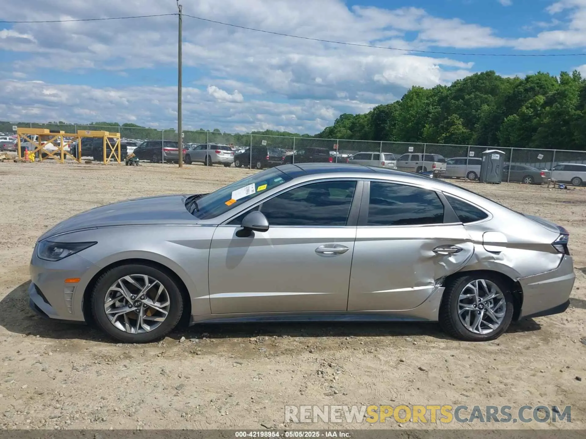 14 Photograph of a damaged car 5NPEF4JA4LH043699 HYUNDAI SONATA 2020
