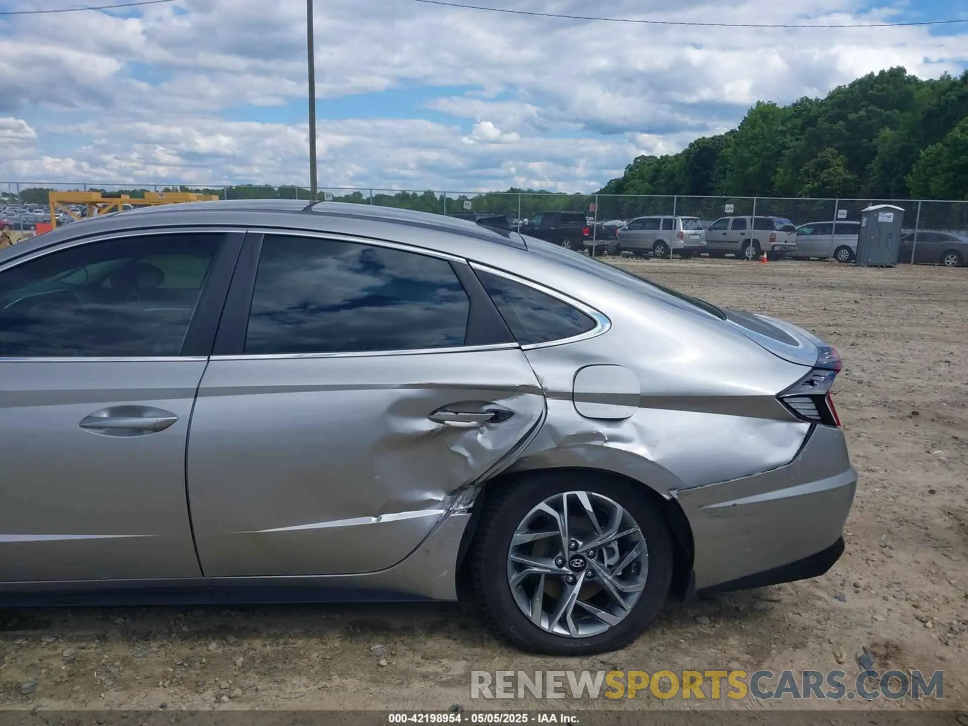 6 Photograph of a damaged car 5NPEF4JA4LH043699 HYUNDAI SONATA 2020