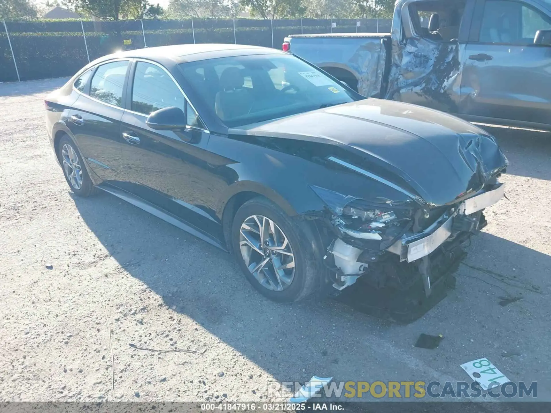 1 Photograph of a damaged car 5NPEF4JA5LH000425 HYUNDAI SONATA 2020