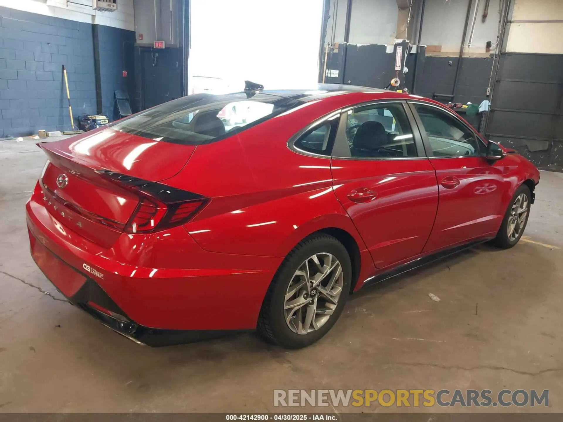 4 Photograph of a damaged car 5NPEF4JA5LH015250 HYUNDAI SONATA 2020