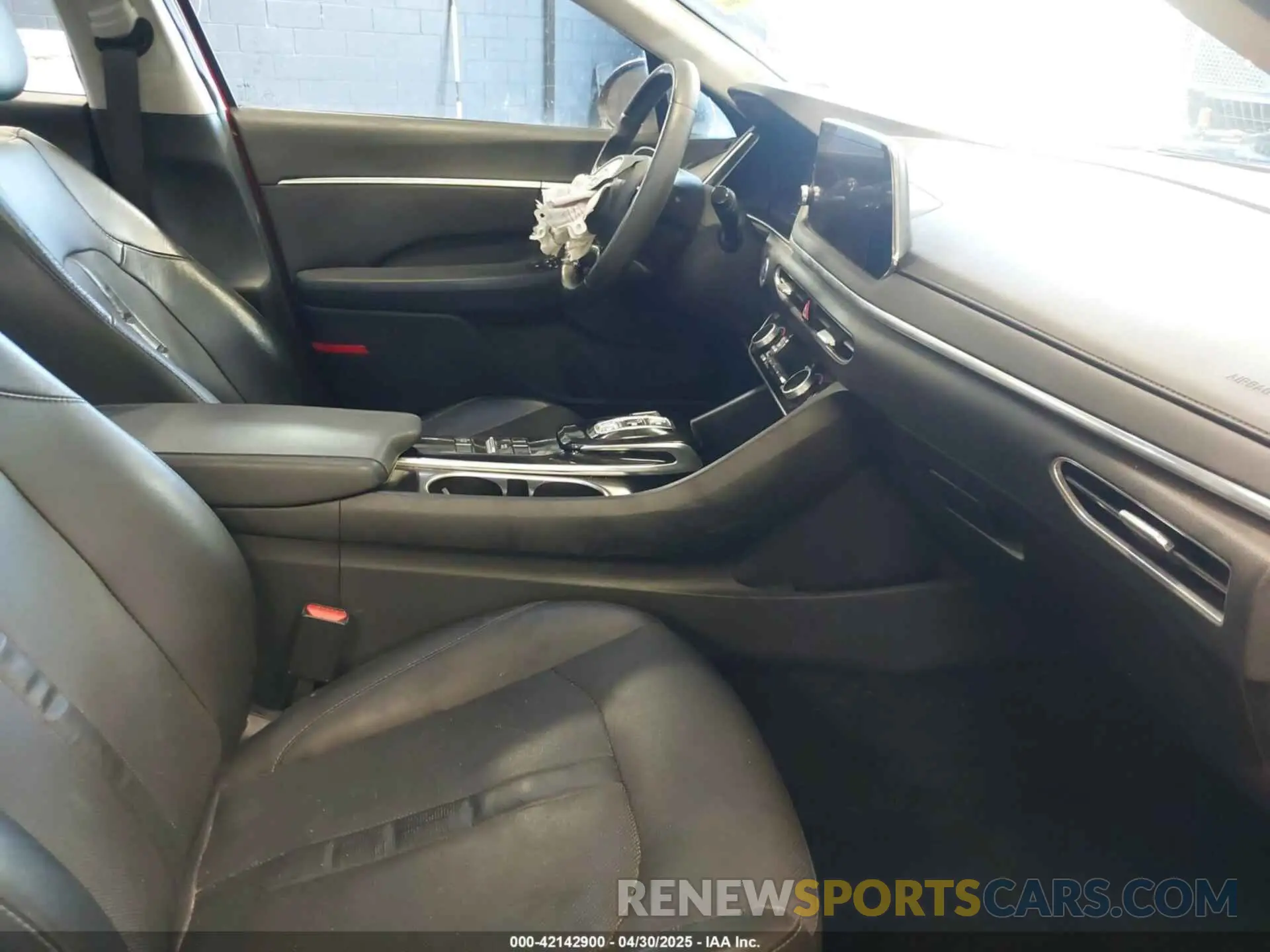 5 Photograph of a damaged car 5NPEF4JA5LH015250 HYUNDAI SONATA 2020