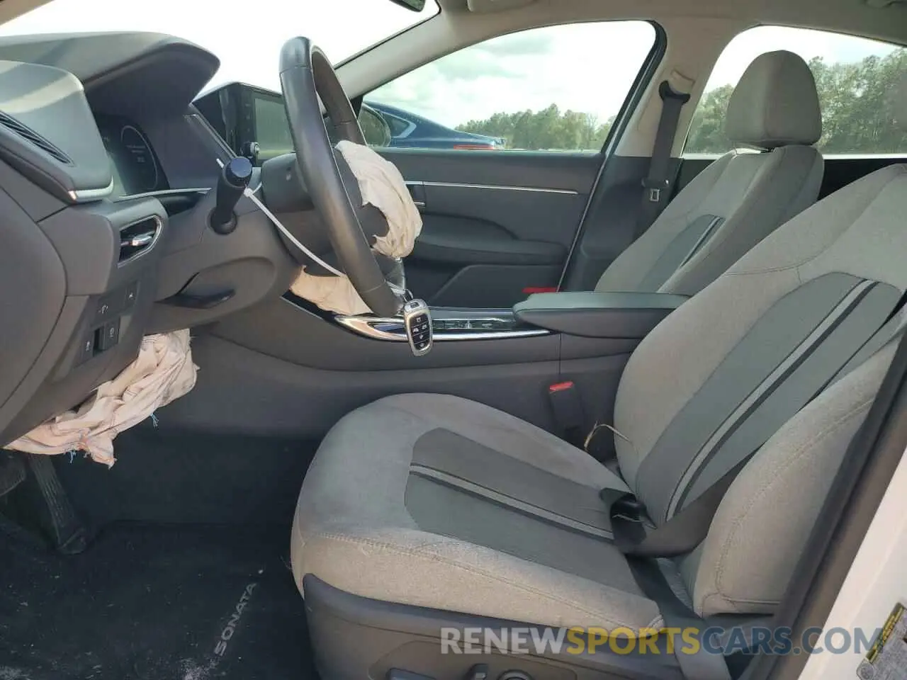 7 Photograph of a damaged car 5NPEF4JA5LH035174 HYUNDAI SONATA 2020