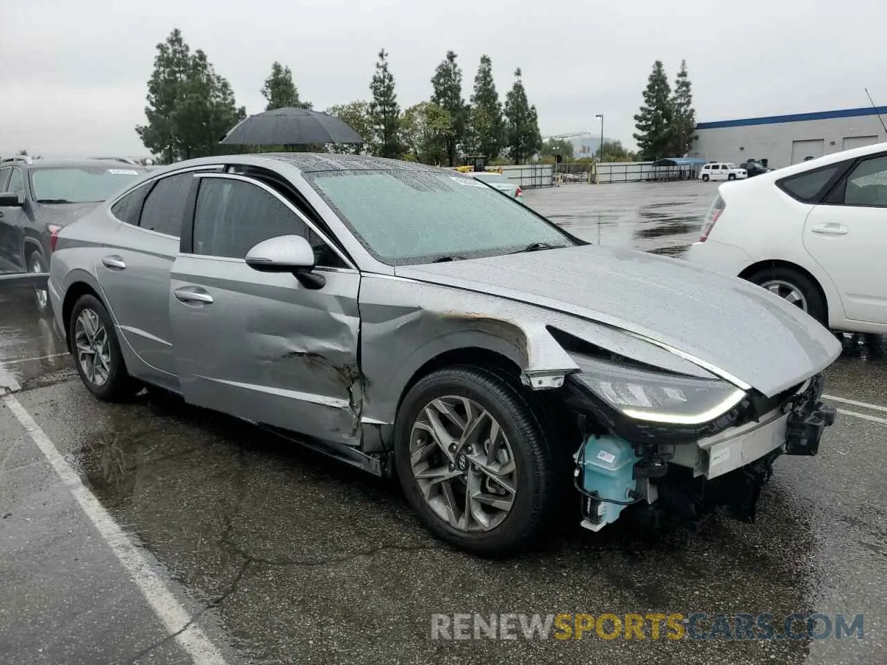 4 Photograph of a damaged car 5NPEF4JA5LH053786 HYUNDAI SONATA 2020