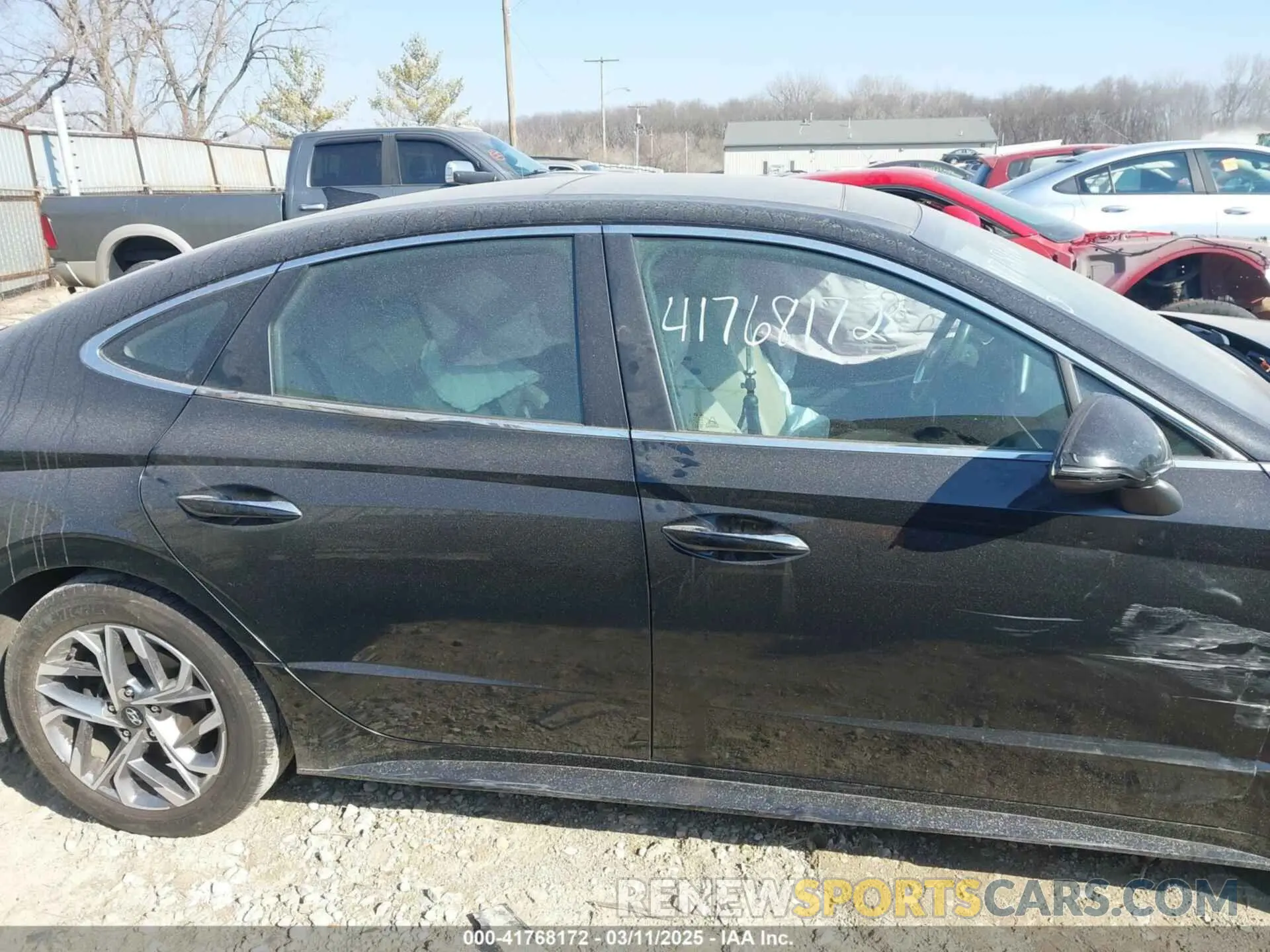 12 Photograph of a damaged car 5NPEF4JA7LH021986 HYUNDAI SONATA 2020