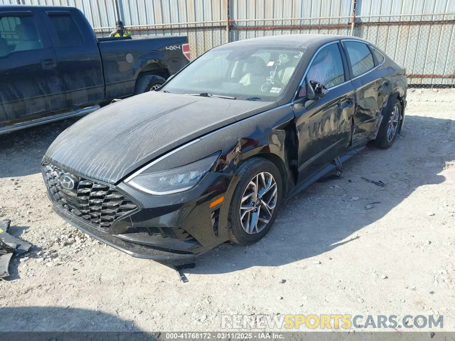 2 Photograph of a damaged car 5NPEF4JA7LH021986 HYUNDAI SONATA 2020