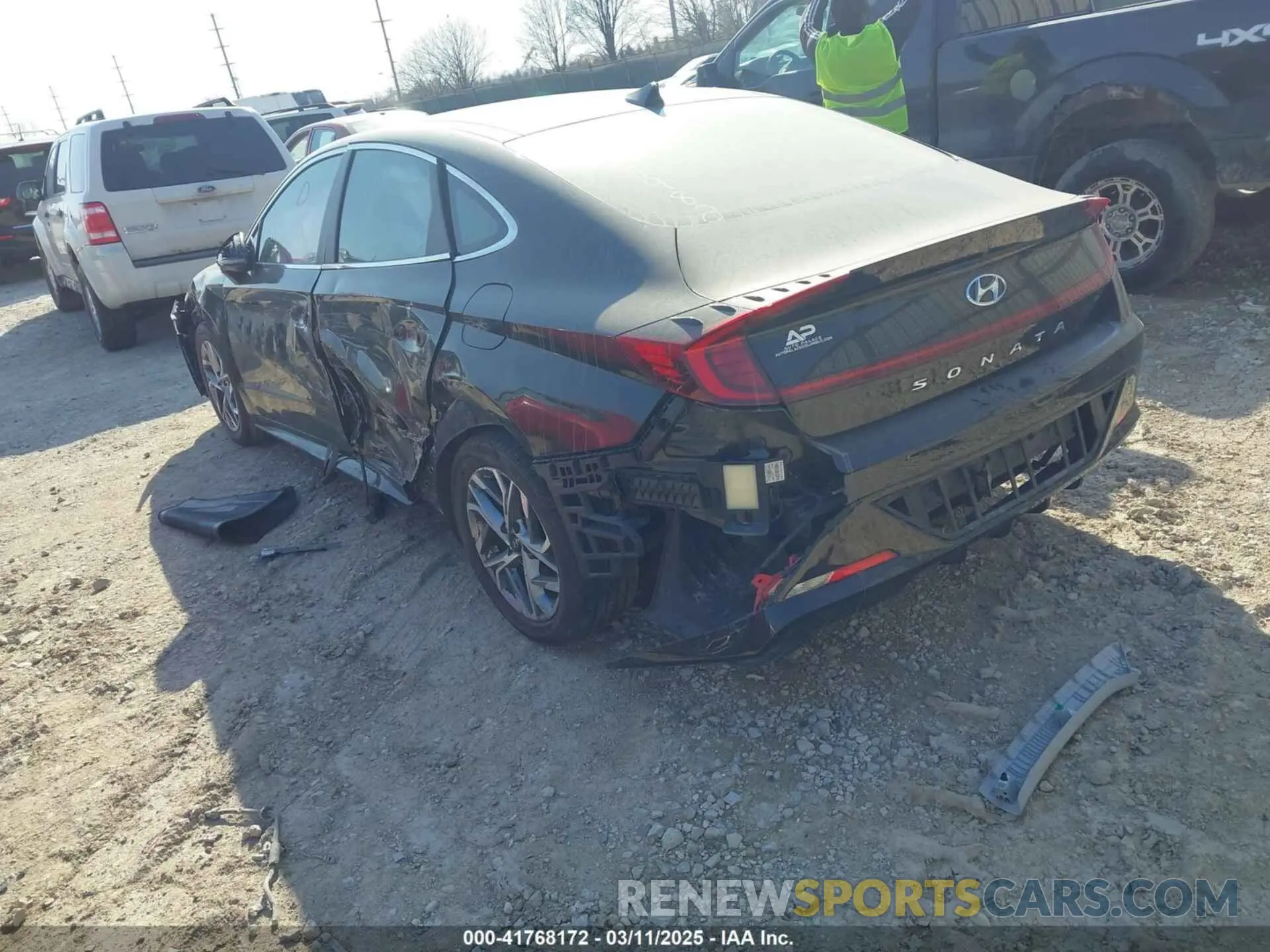 3 Photograph of a damaged car 5NPEF4JA7LH021986 HYUNDAI SONATA 2020