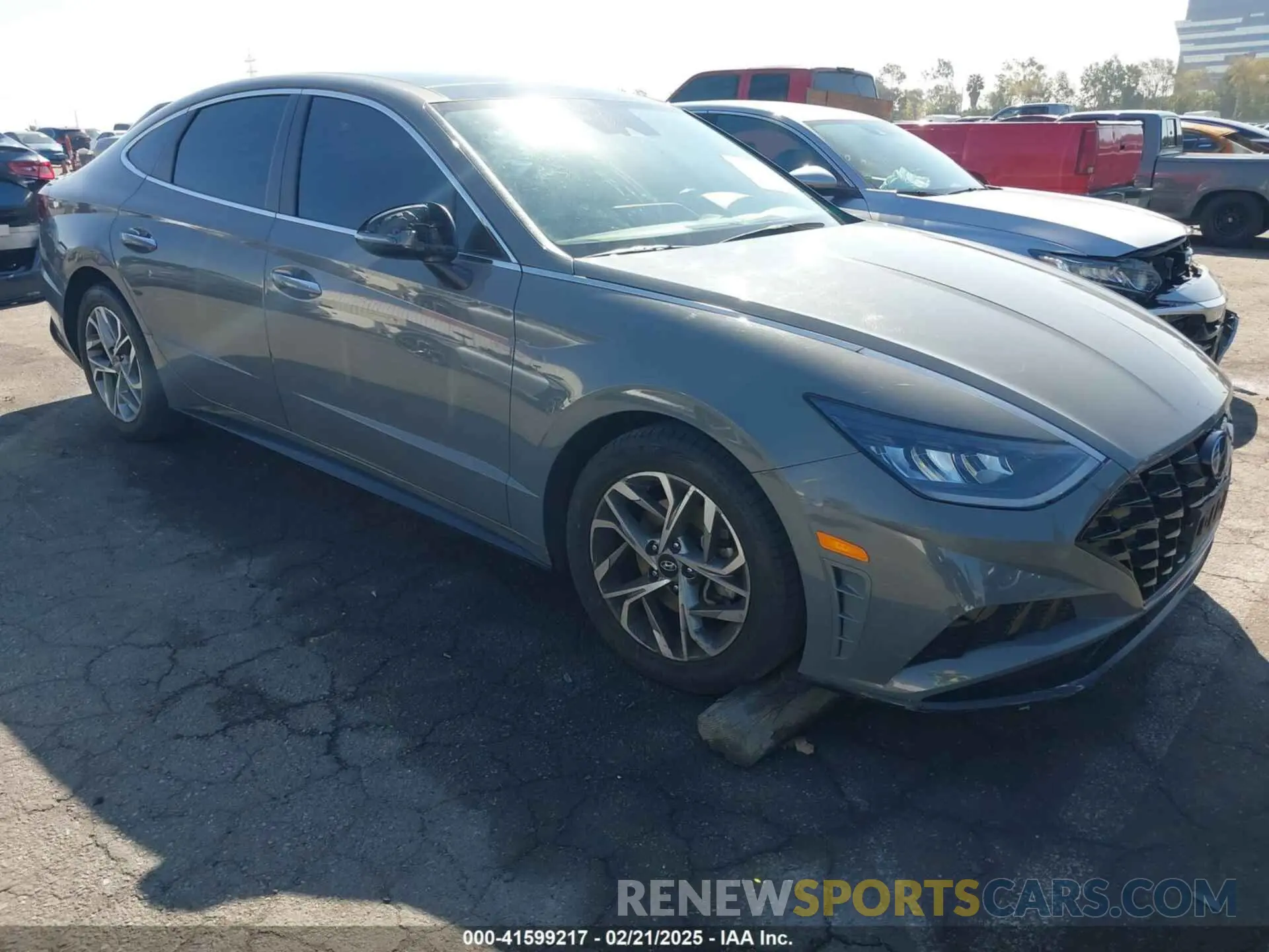 1 Photograph of a damaged car 5NPEF4JA8LH061106 HYUNDAI SONATA 2020