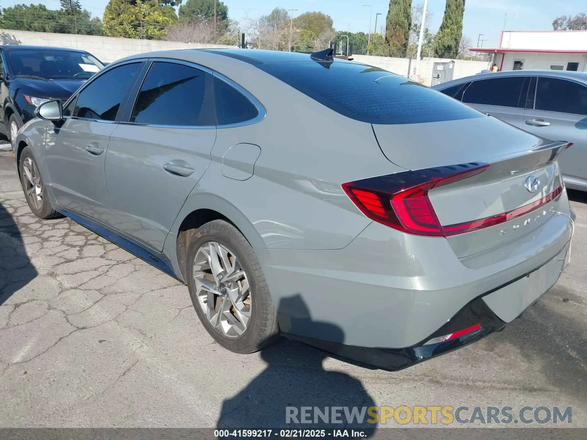 3 Photograph of a damaged car 5NPEF4JA8LH061106 HYUNDAI SONATA 2020