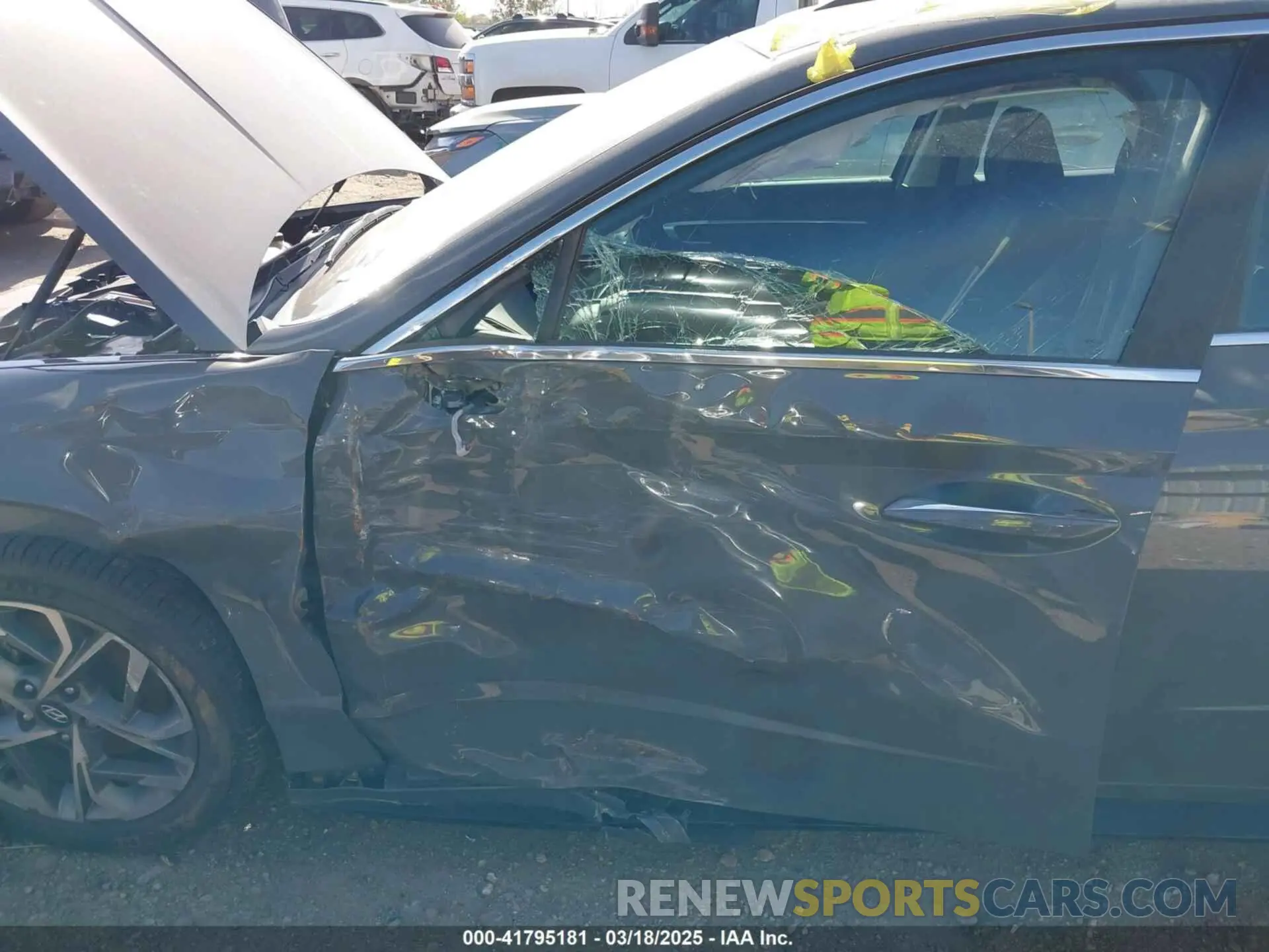 6 Photograph of a damaged car 5NPEF4JA9LH009824 HYUNDAI SONATA 2020