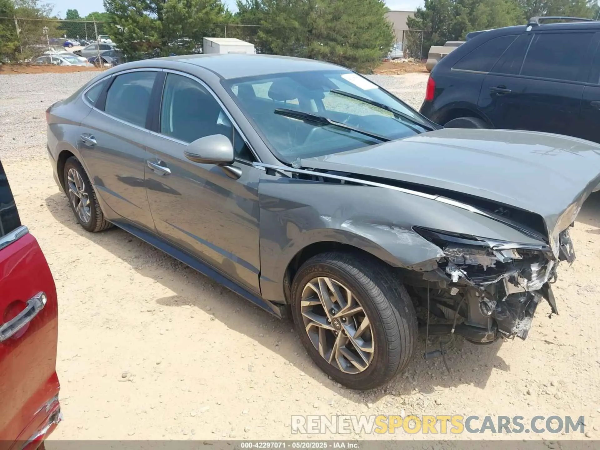1 Photograph of a damaged car 5NPEF4JA9LH022606 HYUNDAI SONATA 2020